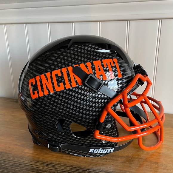Full Size Hydro Dipped Cincinnati Bengals Chad “Ocho Cinco”Johnson Signed Helmet - Picture 1 of 6